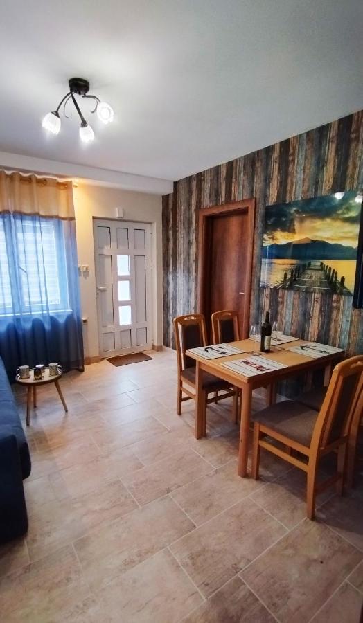 Apartments Aleksandra Risan Dış mekan fotoğraf