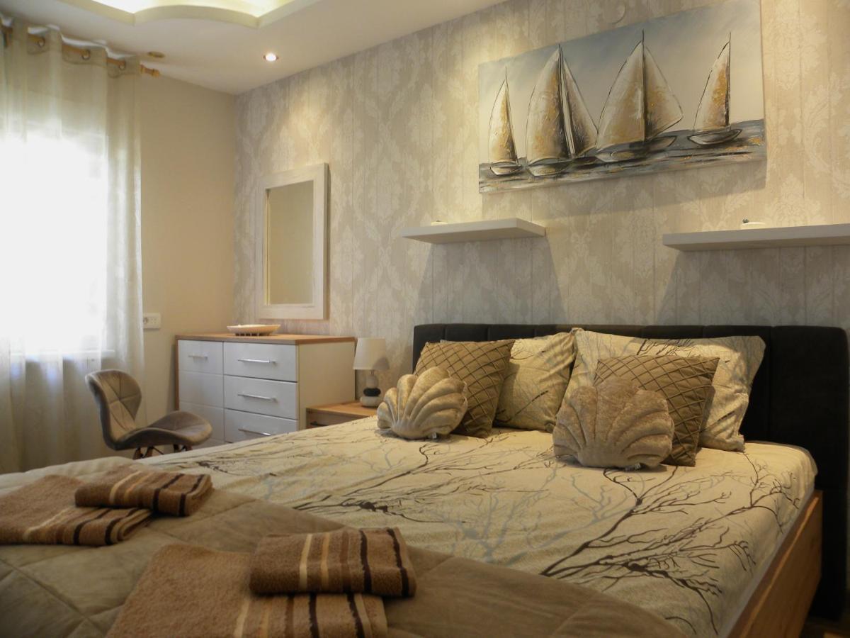 Apartments Aleksandra Risan Dış mekan fotoğraf