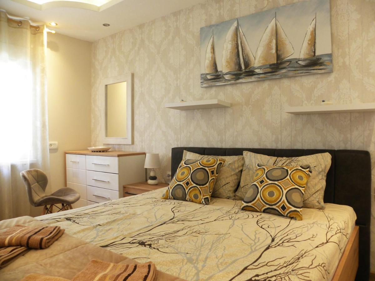 Apartments Aleksandra Risan Dış mekan fotoğraf