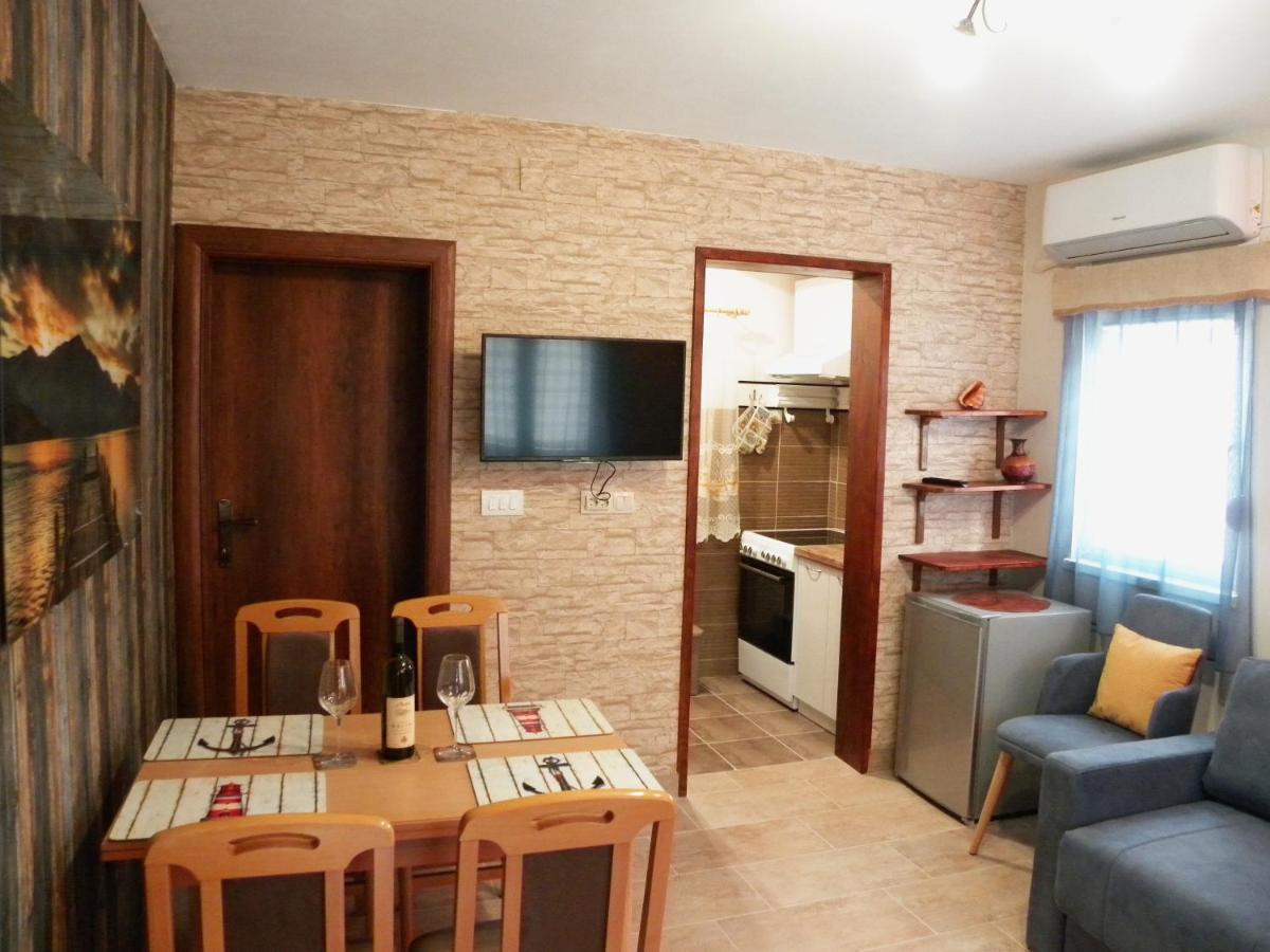 Apartments Aleksandra Risan Dış mekan fotoğraf