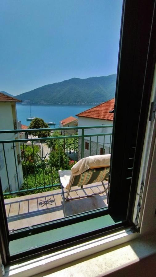 Apartments Aleksandra Risan Dış mekan fotoğraf